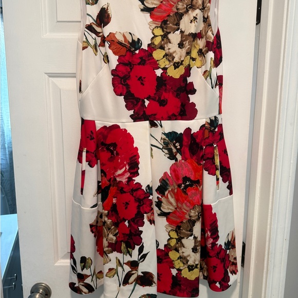 Roz & Ali Dresses & Skirts - Floral Sleeveless Dress